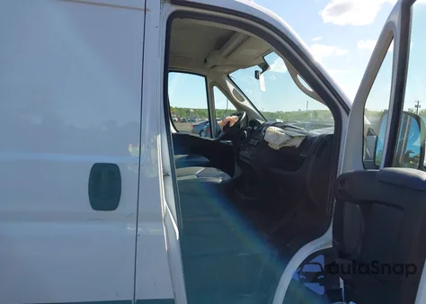 2019 Ram Promaster 1500 Low Roof 136 Wb из США, поврежденный, VIN 3C6TRVAG0KE544320